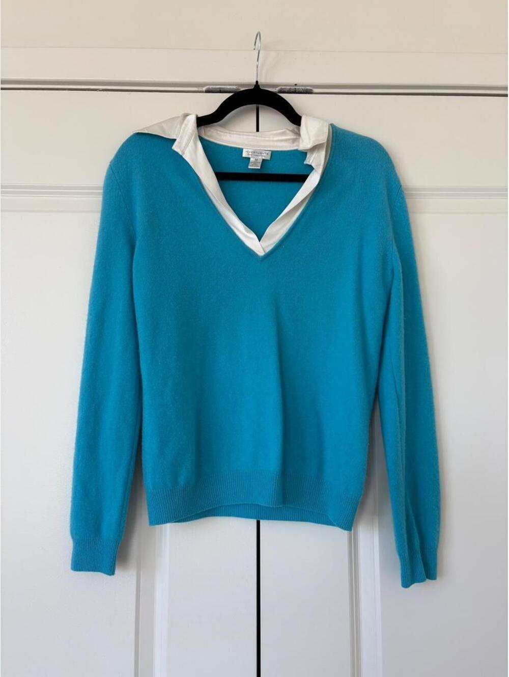 Investments Fine Cashmere Blue Cashmere & Silk Sweater with White Collar